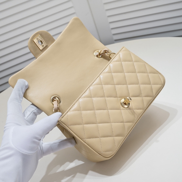 シャネルバッグ角部分ディテール